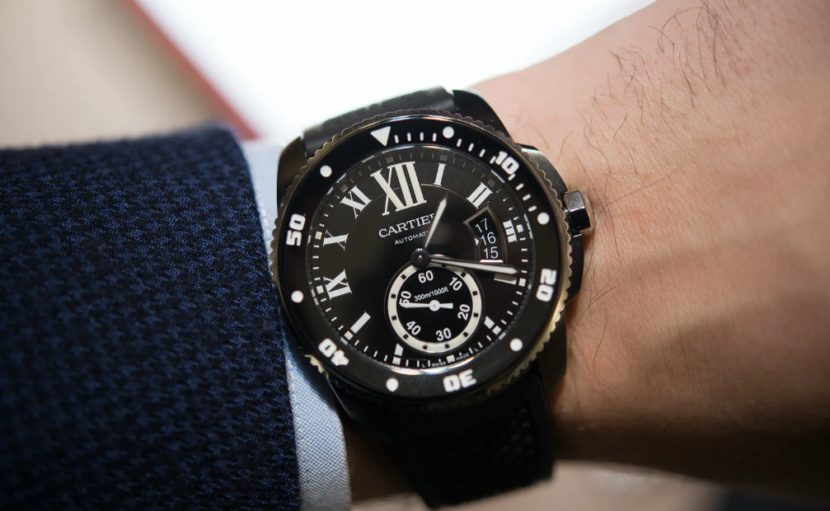 Con il calibro De Cartier replica Diver, ora in nero ADLC